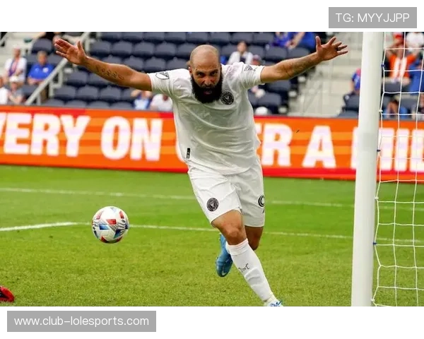 足球球星被指渣男的背后原因分析与公众形象解读